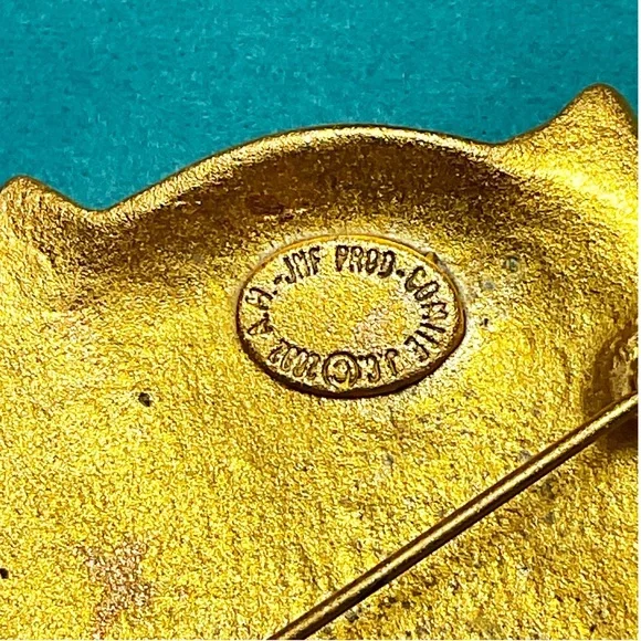 Jean Cocteau Cat’s Head Gilded Brass Brooch “Club Des Amis Des Chats” - Picture 3 of 3